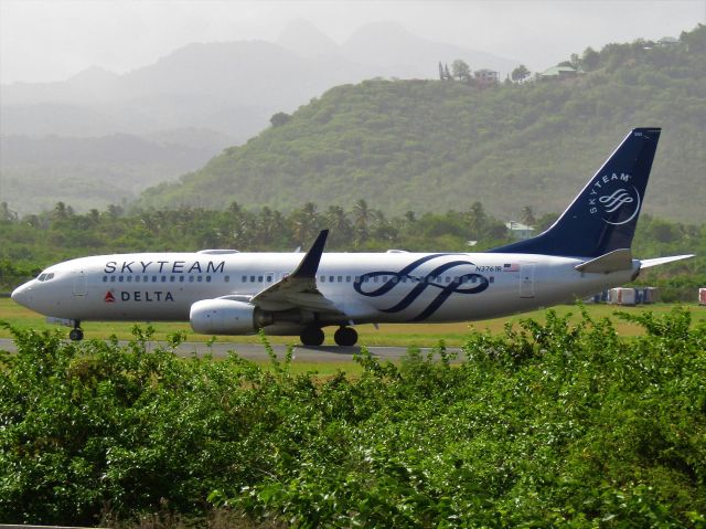 Boeing 737-800 (N3761R)