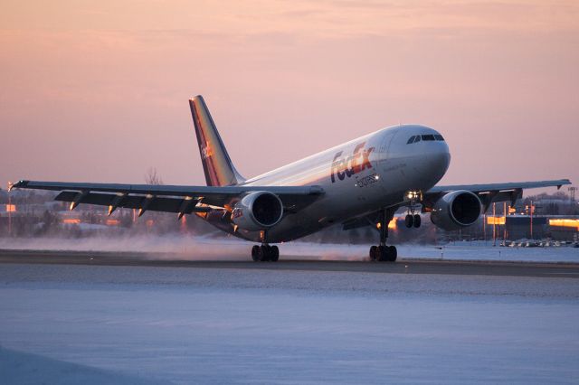 Airbus A300F4-600 (N658FE)