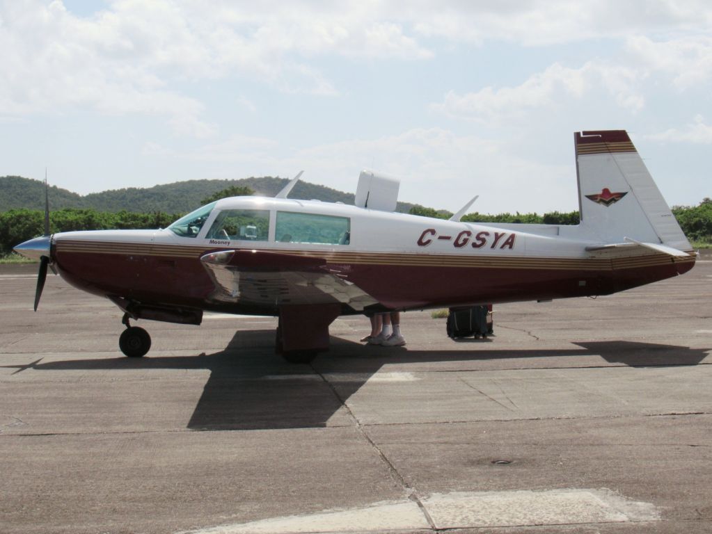 Mooney M-20 Turbo (C-GSYA)