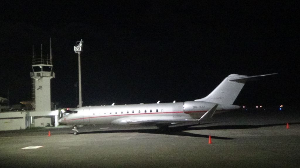 Bombardier Global Express (9H-VJJ)
