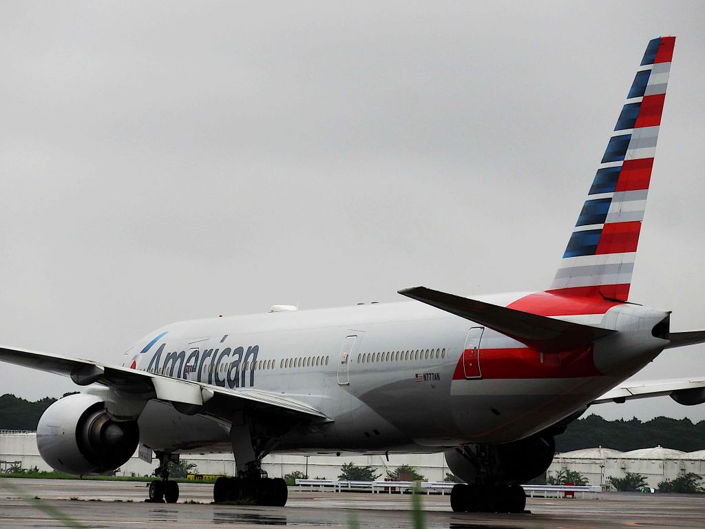 Boeing 777-200 (N777AN) - I take a picture on Aug 11, 2017.br /AA184/9-AA122/11