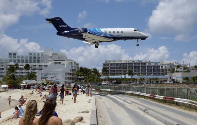 Bombardier Challenger 300 (N256GG)