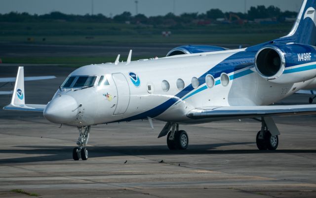 Gulfstream Aerospace Gulfstream IV (N49RF) - NOAA's "Gonzo" G-IV taxis to park at NASA's ramp at Ellington, visiting for a familiarization tour.  In 2022, the NASA JSC G-V will backup the NOAA G-IV for Hurricane Hunting missions.