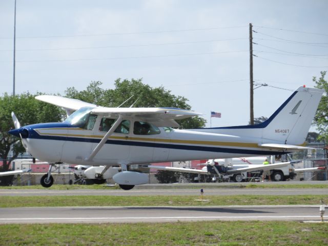 Cessna Skyhawk (N54067)