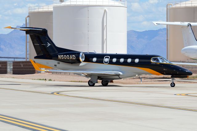 Embraer Phenom 300 (N500AD)