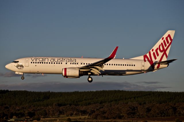 Boeing 737-800 (VH-VUU) - YSCB RUNWAY35