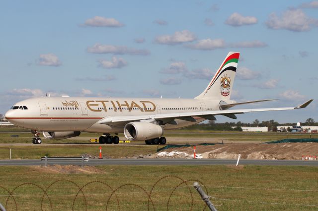 Airbus A330-200 (A6-EYU)