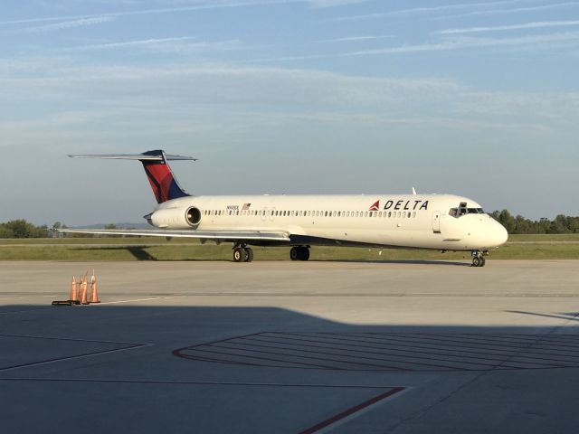 McDonnell Douglas MD-88 (N948DL)