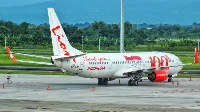 Boeing 737-700 (PK-LOF)