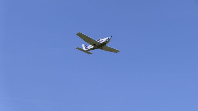 Piper Cherokee Arrow (N38294)