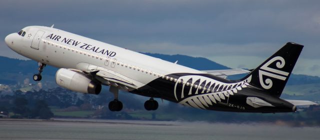 Airbus A320 (ZK-OJQ)