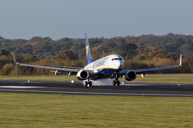 Boeing 737-800 (EI-FOR) - RYR7543 touching down after the early morning flight from Barcelona.