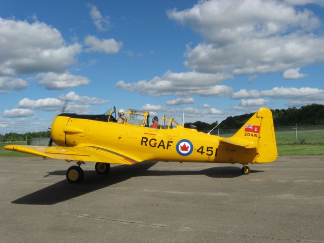 C-FROA — - 2007:08:26. 16:14 North American "Harvard" trainer manu. under license by Canadian Car & Foundry, Fort William, ON (now Thunder Bay)1952. Vintage Wings of Canada air show, Rockliffe Airport, Ottawa 2007.http://www.vintagewings.ca/page?a=235&lang=en-CA