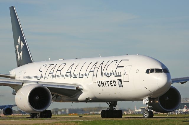 Boeing 777-200 — - Holding before runway 027L at LHR.