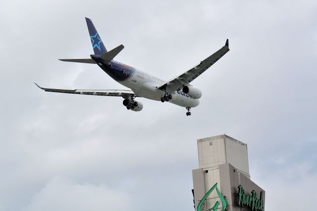 Airbus A330-200 (C-GUFR)