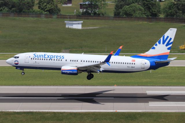 Boeing 737-800 (TC-SNT)