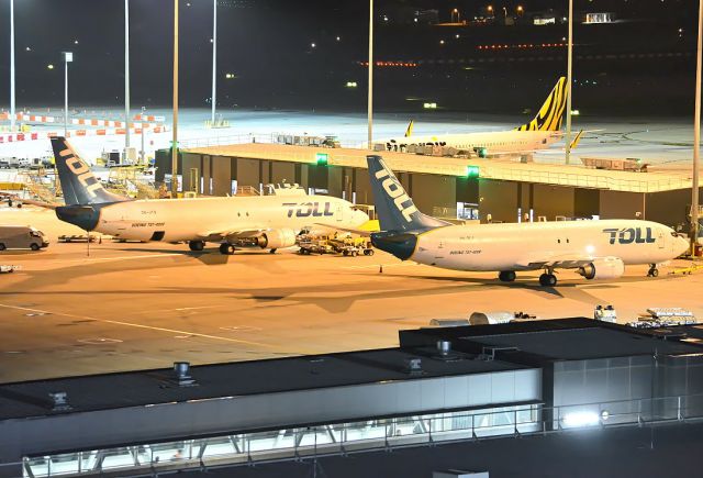 BOEING 737-400 (ZK-JTQ)