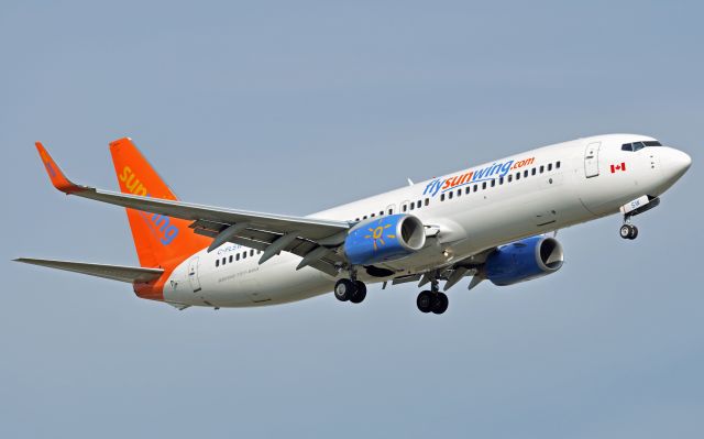 Boeing 737-800 (C-FLSW)