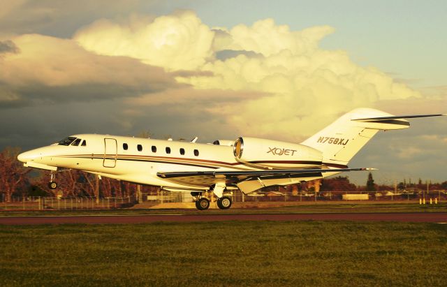 Cessna Citation X (N758XJ) - C750 Landing runway three-zero, Merced Regional Airport (KMCE)