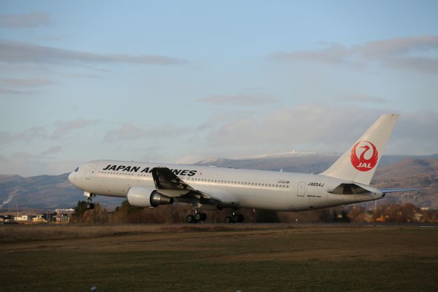 BOEING 767-300 (JA654J) - 24 November 2016:HKD-HND.