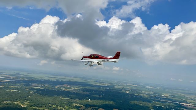 Cirrus SR22 Turbo (N225H)