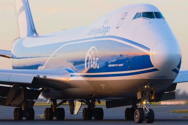 Boeing 747-200 (VQ-BJB)