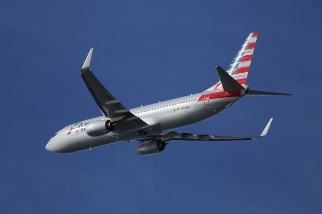 Boeing 737-800 (N968NN)