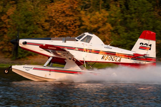 AIR TRACTOR Fire Boss (N800LA) - Tanker 231 scooping up water from the Willamette River to fight the nearby Liberty Fire. What an amazing machine!