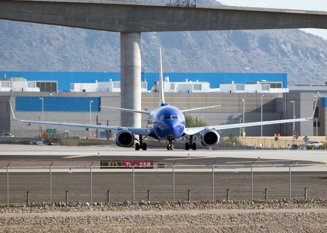 Boeing 737-700 (N7722B)