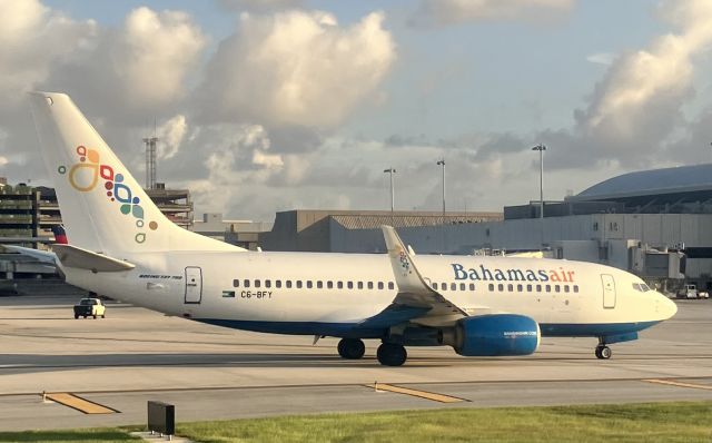 Boeing 737-700 (C6-BFY) - Taken after my arrival in KFLL onboard AC Rouge 1604