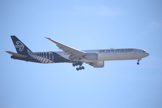 BOEING 777-300ER (ZK-OKO)