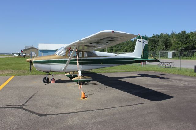 Cessna Skyhawk (C-FDVH) - C-FDVH Cessna Skyhawk 172 RVA Aéroport de Trois-Rivières QC.13-07-2019