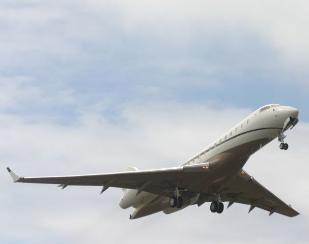 Bombardier Global Express (LX-FLY)
