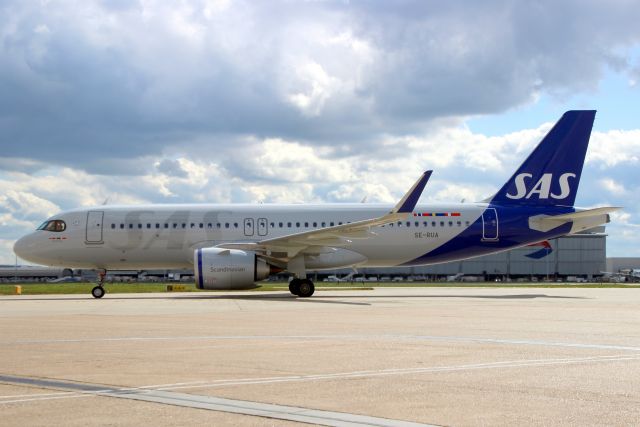 Airbus A320neo (SE-RUA) - Taxiing to Stand 226 on 12-Apr-21 operating flight SAS805 from ENGM.