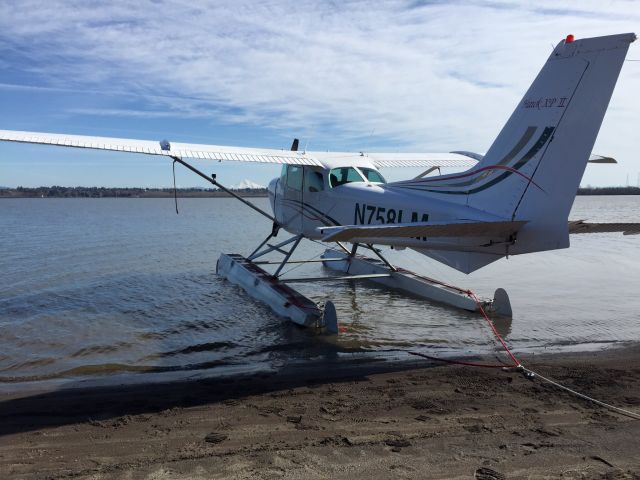 Cessna Skyhawk (N758LM)