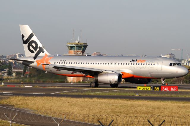 Airbus A320 (VH-VQH)