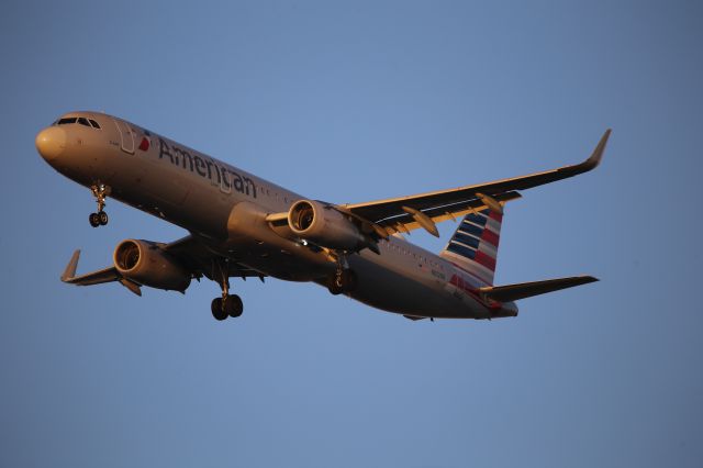 Airbus A321 (N102NN)