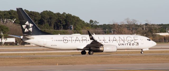 Boeing 737-800 (N75616)