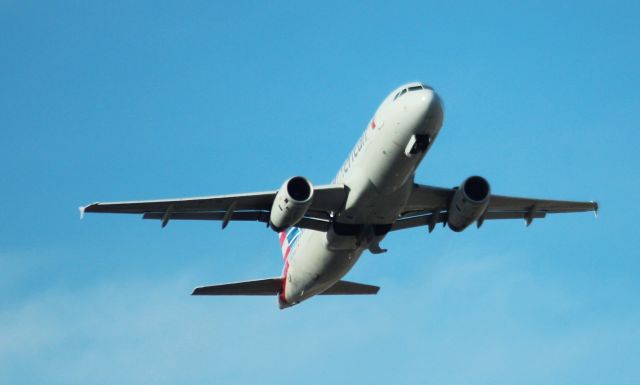 Embraer 175 (N669AW) - 020222 wheels up....rotating from Rwy 15R