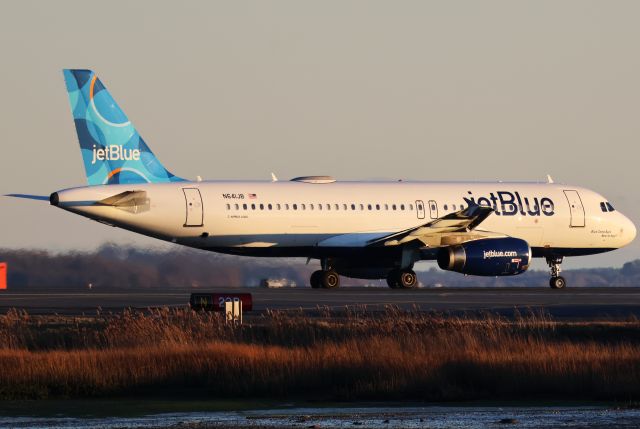 Airbus A320 (N641JB)