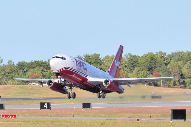 Boeing 737-200 (N322DL)