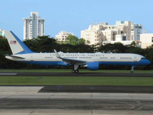 Boeing 757-200 (98-0001)