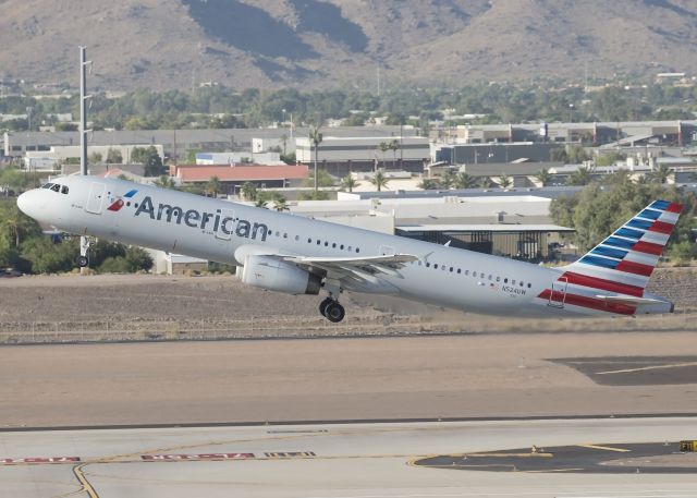 Airbus A321 (N524UW)