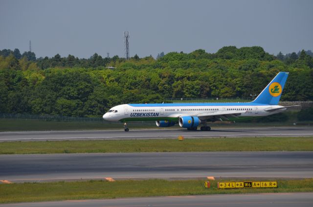 Boeing 757-200 (UK-75701)