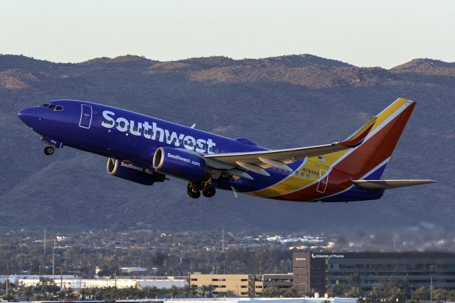 Boeing 737-700 (N7848A)