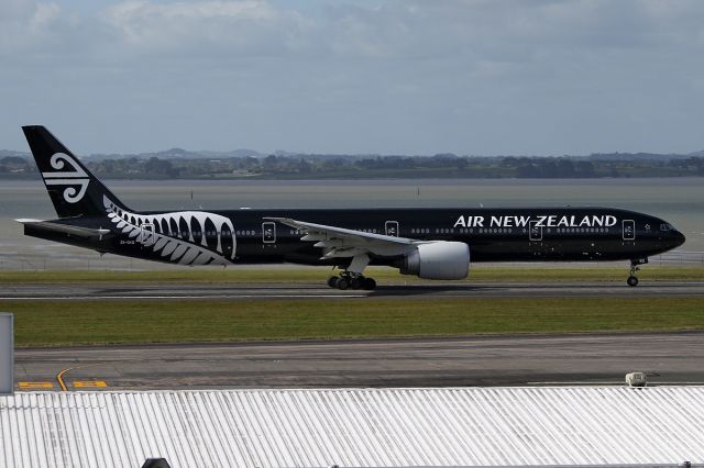 BOEING 777-300ER (ZK-OKQ) - on 5 November 2016