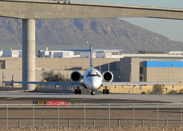 McDonnell Douglas MD-90 (N947DN)