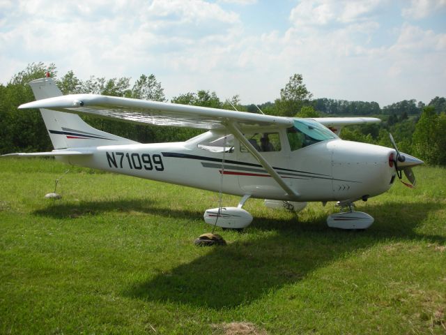 Cessna Skylane (N71099) - July 2009 in Brookville, PA at a private grass strip, KBLR.