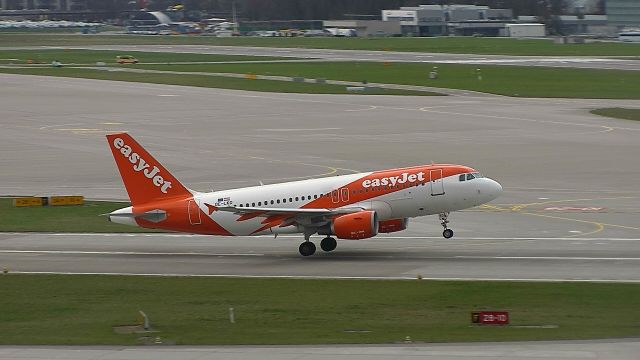 Airbus A320 (OE-LKD) - Just lifted off from Zurich to head to Berlin Tegel as easyJet #4612...