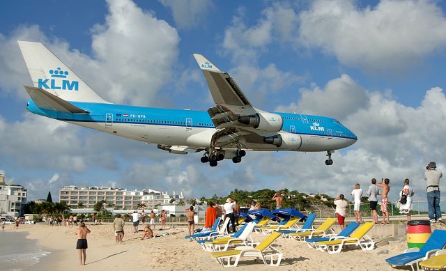 PH-BFB — - Big Blue over MAHO.